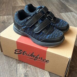 Strikeforce Boys Black and Blue Bowling Shoes
